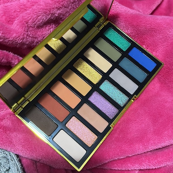 HOST PICK!!! LIKE NEW — 10th Anniversary Eyeshadow Palette — KVD Vegan Beauty - Picture 4 of 4